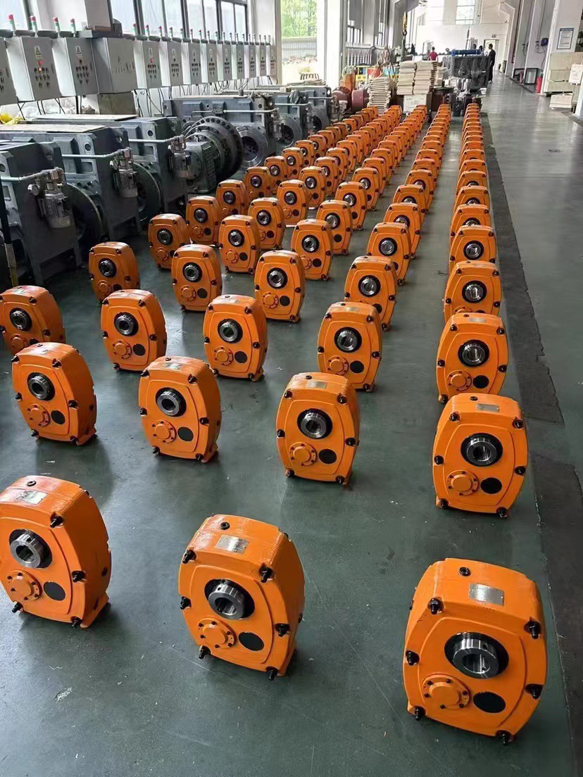 Bộ giảm tốc gắn trục